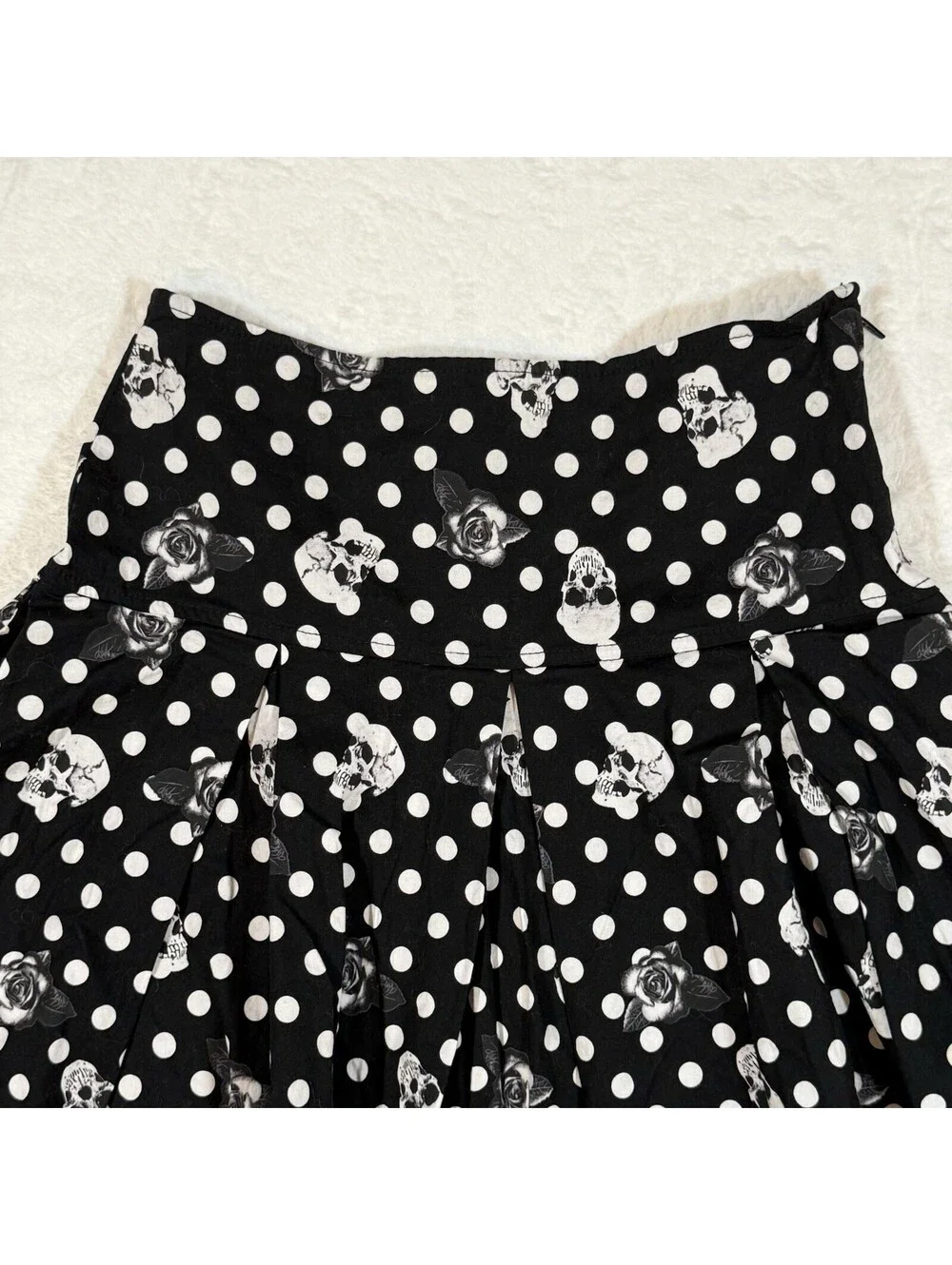 Hot Topic Skulls Roses Polka Dot Pleated Mini Skirt Black XS Rockabilly Goth